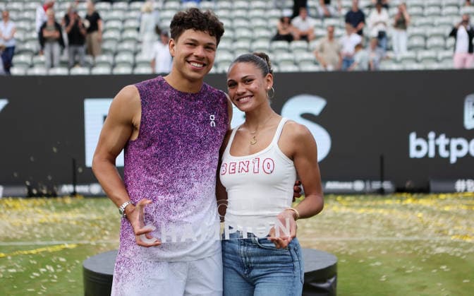 Stuttgart , Tennis , BOSS Open Finale , v.l. Sieger Ben Shelton (USA) und Freundin Trinity Rodman