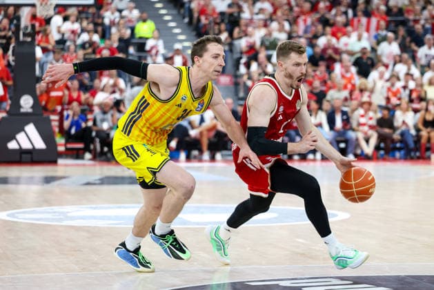 Andreas Obst (FC Bayern Basketball, 13) it Justin Bean (Alba Berlin, 34), GER, FC Bayern Basketball vs. Alba Berlin, Basketball, easycredit Basketball Bundesliga, Playoffs, Finale, Spiel 2, Saison 2025 2026, 14.06.2026, GER, FC Bayern Basketball vs. Alba Berlin, Basketball, easycredit Basketball Bundesliga, Playoffs, Finale, Spiel 2, Saison 2025 2026, 14.06.2026 Muenchen