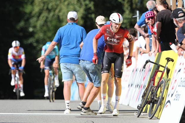 14.06.2026 Leuggern AG , SCHWEIZ, 62. GP Gippingen Sieger Liam Slock BEL Team Lotto Intermarche nach dem sturtz ueber die Ziellinie
