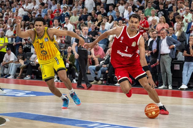 Michael Rataj 21 (Alba Berlin) im Zweikampf mit Oscar da Silva 1 (FC Bayern Basketball), FC Bayern Basketball vs. Alba Berlin, BBL, Finale 2, 14.06.2026 Muenchen Bayern Deutschland