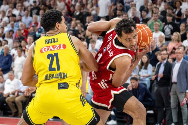 Michael Rataj 21 (Alba Berlin) im Zweikampf mit Oscar da Silva 1 (FC Bayern Basketball), FC Bayern Basketball vs. Alba Berlin, BBL, Finale 2, 14.06.2026 Muenchen Bayern Deutschland