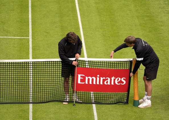 photo : Regenpause auf Court 1 , das Netz muss präpariert werden Tennis-Turnier Terra Wortmann Cup - Qualifikationsrunde - im Gerry Weber Sportpark in Halle Westfalen am So. 14.06.2026