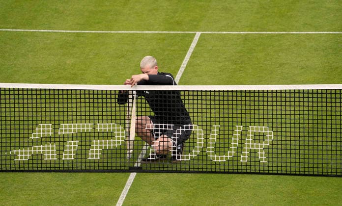 photo : Regenpause auf Court 1 , das Netz muss präpariert werden Tennis-Turnier Terra Wortmann Cup - Qualifikationsrunde - im Gerry Weber Sportpark in Halle Westfalen am So. 14.06.2026