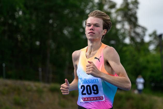 260614 Jonathan Grahn, Mölndals AIK, tävlar i herrarnas 1500 meter under friidrottstävlingen Folksam Grand Prix den 14 juni 2026 i Stockholm.