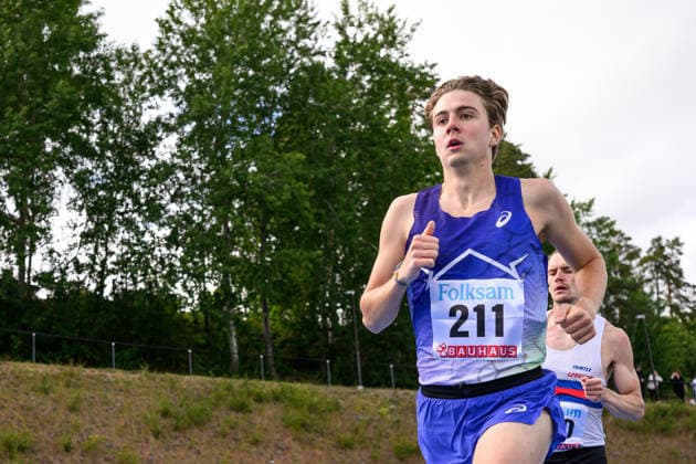 260614 Karl Ottfalk, IFK Lidingö, tävlar i herrarnas 1500 meter under friidrottstävlingen Folksam Grand Prix den 14 juni 2026 i Stockholm.