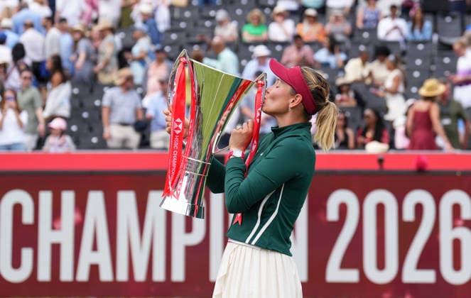 Donna Vekic of Croatia kisses the winner trophy after defeating Emma Raducanu of GBR in the 2026 final during day seven (Finals) of the HSBC Championships WTA, Tennis Damen tournament at The Queen s Club on the 14 June 2026.  Copyright: xAndyxRowlandx PMI-7269-0010