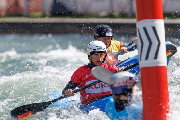 Tereza Kneblova (CZE), Evy Leibfarth (USA), Alena Marx (SUI), Ricarda Funk (GER) bei ICF CANOE SLALOM WORLD CUP, Kanusport, Frauen, Kayak Cross, 2026, am 14.06.2026 in Augsburg, Eiskanal. Bayern Deutschland