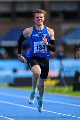 260614 Linus Pihl, IFK Växjö, tävlar i herrarnas 200 meter under friidrottstävlingen Folksam Grand Prix den 14 juni 2026 i Stockholm.