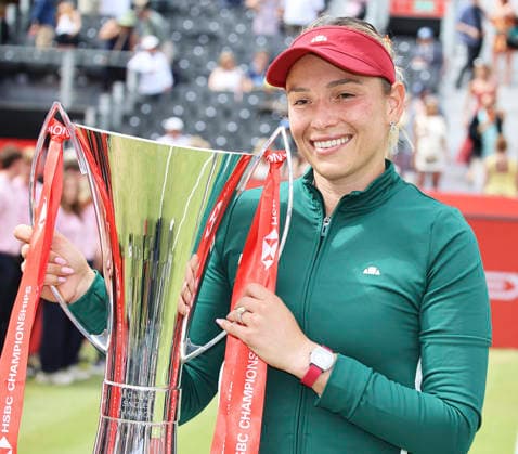 TENNIS - WTA, Tennis Damen Queen s Club LONDON,ENGLAND,14.JUN.26 - TENNIS - WTA Tour, HSBC Championships. Image shows the rejoicing of Donna Vekic (CRO). keywords: trophy.  GEPAxpictures xAlanxGrieves