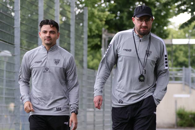 14.06.2026, Fußball, Herren, Regionalliga Bayern, Saison 2026 2027: Trainingsauftakt FC Schweinfurt 05 Von links: Co-Trainer Marcel Kühlinger (FC Schweinfurt 05) und Trainer Jan Gernlein (FC Schweinfurt 05) Schweinfurt Riedel Bau Arena im Sachs-Stadio Bayern Unterfranken Deutschland