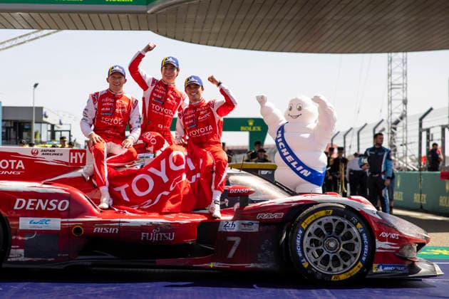 24 HEURES DU MANS 2026 - PODIUM 07 CONWAY Mike (gbr), KOBAYASHI Kamui (jpn), DE VRIES Nyck (nld), Toyota Racing, Toyota TR010 Hybrid 07, Hypercar, celebrates their win during the podium of the 24 Hours of Le Mans 2026, 3rd round of the 2026 FIA World Endurance Championship, on June 14, 2026 on the Circuit des 24 Heures du Mans in Le Mans, France - Le MansFrance  Copyright: xJULIENxDELFOSSEx