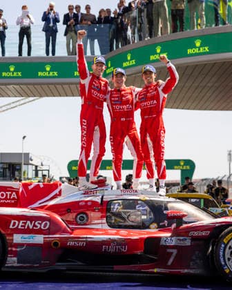 24 HEURES DU MANS 2026 - PODIUM 07 CONWAY Mike (gbr), KOBAYASHI Kamui (jpn), DE VRIES Nyck (nld), Toyota Racing, Toyota TR010 Hybrid 07, Hypercar, celebrates their win during the podium of the 24 Hours of Le Mans 2026, 3rd round of the 2026 FIA World Endurance Championship, on June 14, 2026 on the Circuit des 24 Heures du Mans in Le Mans, France - Le MansFrance  Copyright: xJULIENxDELFOSSEx