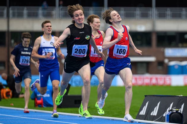 260614 Lars Johansson Hauge, Norge, och Victor Wahlgren, Mölndals AIK, tävlar i herrarnas 200 meter under friidrottstävlingen Folksam Grand Prix den 14 juni 2026 i Stockholm.