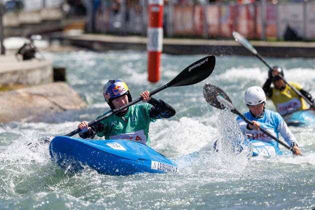 Tereza Kneblova (CZE), Evy Leibfarth (USA), Klaudia Zwolinska (POL), Omira Estacia Neta (BRA) bei ICF CANOE SLALOM WORLD CUP, Kanusport, Frauen, Kayak Cross, 2026, am 14.06.2026 in Augsburg, Eiskanal. Bayern Deutschland