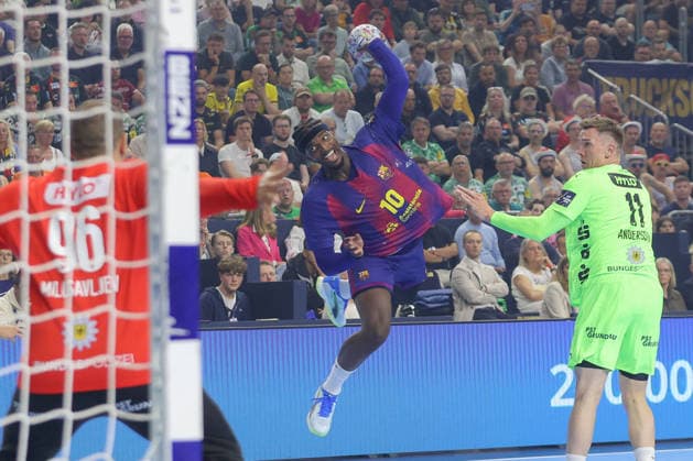 14.06.2026, xtgx, Handball, EHF Champions League Finale, FC Barcelona, Barca - Füchse Berlin v.l. Dika Mem (Barcelona, 10) wirft Tor, Torschuetze, erzielt Tor, Treffer, scores the goal Koeln