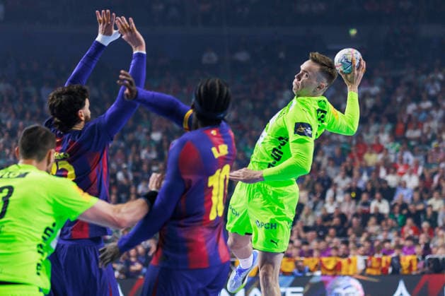 Lasse Bredekjaer ANDERSSON (Fuechse Berlin, 11) erzielt ein Tor, Aktion, Torwurf GER, FC Barcelona, Barca Barca vs. Fuechse Berlin, Handball, TruckScout24 EHF FINAL4 2026, Finale, Spielzeit 2025 2026, 14.06.2026, GER, FC Barcelona Barca vs. Fuechse Berlin, Handball, TruckScout24 EHF FINAL4 2026, Finale, Spielzeit 2025 2026, 14.06.2026, Koeln