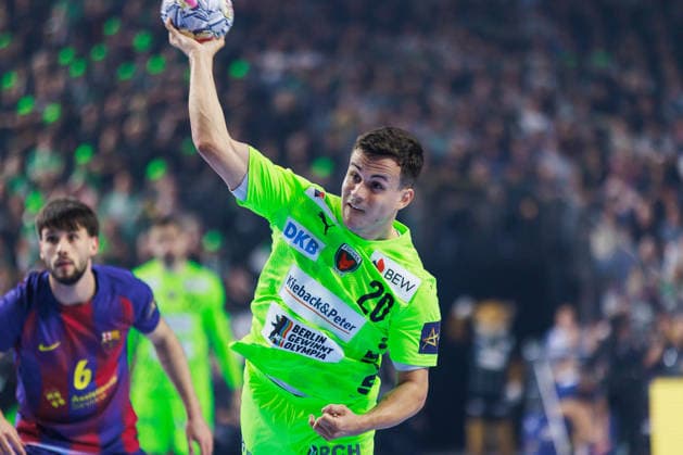 Tim FREIHOEFER (Fuechse Berlin, 20) schießt schiesst einen Siebenmeter, erzielt ein Tor, Aktion, Torwurf GER, FC Barcelona, Barca Barca vs. Fuechse Berlin, Handball, TruckScout24 EHF FINAL4 2026, Finale, Spielzeit 2025 2026, 14.06.2026, GER, FC Barcelona Barca vs. Fuechse Berlin, Handball, TruckScout24 EHF FINAL4 2026, Finale, Spielzeit 2025 2026, 14.06.2026, Koeln