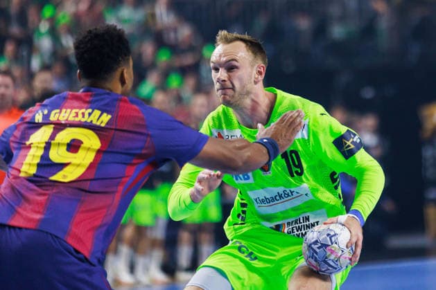 ber190 im Zweikampf gegen Timothey N GUESSAN FC Barcelona, Barca Barca, 19) GER, FC Barcelona Barca vs. Fuechse Berlin, Handball, TruckScout24 EHF FINAL4 2026, Finale, Spielzeit 2025 2026, 14.06.2026, GER, FC Barcelona Barca vs. Fuechse Berlin, Handball, TruckScout24 EHF FINAL4 2026, Finale, Spielzeit 2025 2026, 14.06.2026, Koeln