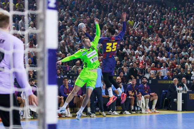 Mathias GIDSEL (Fuechse Berlin, 19) im Zweikampf gegen Domen MAKUC FC Barcelona, Barca Barca, 35) GER, FC Barcelona Barca vs. Fuechse Berlin, Handball, TruckScout24 EHF FINAL4 2026, Finale, Spielzeit 2025 2026, 14.06.2026, GER, FC Barcelona Barca vs. Fuechse Berlin, Handball, TruckScout24 EHF FINAL4 2026, Finale, Spielzeit 2025 2026, 14.06.2026, Koeln