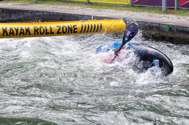 Kajak Cross, Pflichtfigur Eskimorolle; ICF Kanu Slalom Weltcup 2026 Eiskanal Augsburg