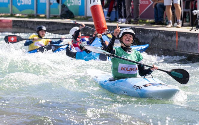 Tereza Kneblova (CZE), Siegerin im Kajak Cross, ICF Kanu Slalom Weltcup 2026 Eiskanal Augsburg