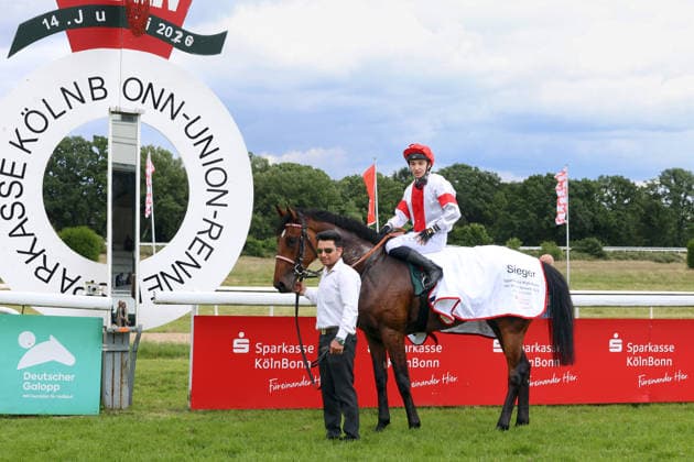 14.06.2026, Koeln, Nordrhein-Westfalen, GER - Englishman mit Enzo Crublet nach dem Sieg im 191. Union-Rennen. Galopprennbahn Koeln-Weidenpesch. (Pferd, Jockey, Englishman, Crublet, Sieg) 260614S992KOELN.JPG