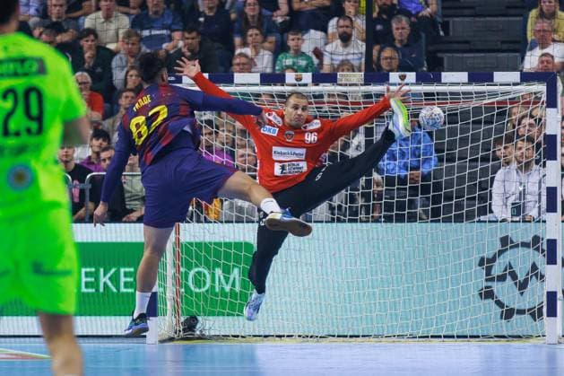 Luis FRADE FC Barcelona, Barca Barca, 82) erzielt ein Tor, Aktion, Torwurf gegen Dejan MILOSAVLJEV (Fuechse Berlin, 96) GER, FC Barcelona Barca vs. Fuechse Berlin, Handball, TruckScout24 EHF FINAL4 2026, Finale, Spielzeit 2025 2026, 14.06.2026, GER, FC Barcelona Barca vs. Fuechse Berlin, Handball, TruckScout24 EHF FINAL4 2026, Finale, Spielzeit 2025 2026, 14.06.2026, Koeln