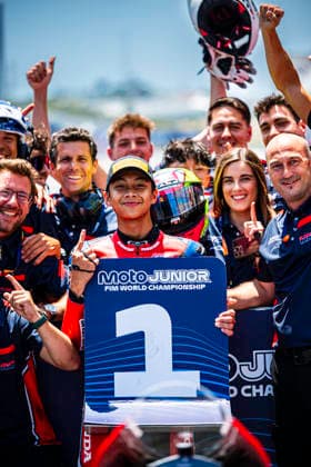 June 14, 2026, Cascais, Lisbon, Portugal: Giulio Pugliese - of the CFMOTO Aspar Junior Team celebrate during the FIM Moto3 Junior World Championship, WM, Weltmeisterschaft Race at Circuito Estoril on june 14, 2026 in Estoril,Cascais Portugal. Cascais Portugal - ZUMAr200 20260614_zsp_r200_055 Copyright: xNunoxReisinhox