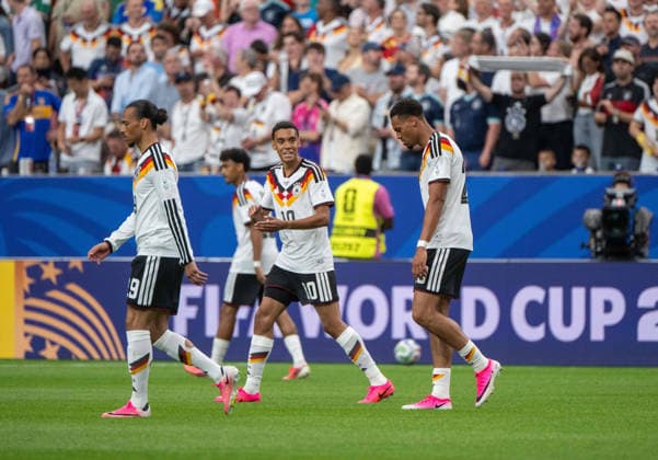 Fußball, Herren, FIFA World Cup, WM, Weltmeisterschaft, Fussball 2026 in Mexiko, Kanada und USA, Spiel in Houston (Gruppe E, 1. Spieltag), Deutschland - Curacao, v. l. Leroy Sane (Deutschland), Jamal Musiala (Deutschland), Felix Nmecha (Deutschland), Jubel nach Tor zum 1:0, 14.06. 2026,