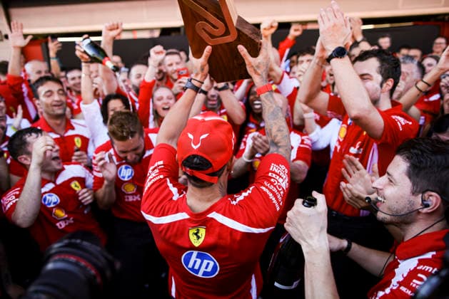 F1 - BARCELONA-CATALUNYA GRAND PRIX 2026 HAMILTON Lewis (gbr), Scuderia Ferrari SF-26, portrait celebration victory mechanic, mecanicien, mechanics during the Formula 1 Barcelona-Catalunya Grand Prix 2026, 7th round of the 2026 Formula One World Championship, WM, Weltmeisterschaft from June 12 to 14, 2026 on the Circuit de Barcelona-Catalunya, in Montmelo, Spain - MontmeloSpain  Copyright: xXavixBonillax