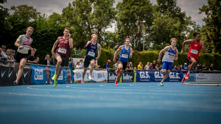 MANNHEIM, GERMANY - JUNE 14, 2026 : Lucas van Nespen (BEL Belgium), Roberts Kapsa (LAT Latvia), Gianmarco Bielli (SUI Switzerland), Elias Solheim Sollid (NOR Norway), Richard Janura (SVK Slovakia), Emile Mumenthaler (SUI Switzerland) competing in the men’s 200m during the Juniorengala 2026 at Michael-Hoffmann-Stadion on June 14, 2026 in Mannheim, Germany. Baden-Wuerttemberg Germany Copyright: xAxelxKohringx