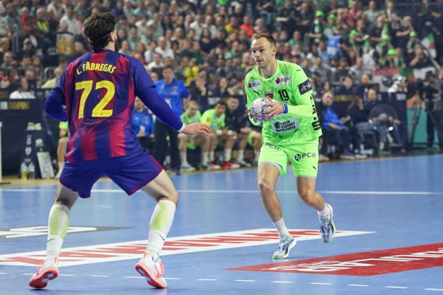 14.06.2026, xgox,Handball, EHF Champions League Finale, FC Barcelona, Barca - Fuechse Berlin v.l. Mathias Gidsel (Berlin, 19) am Ball, plays the ball Koeln