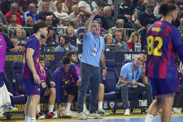 14.06.2026, xgox,Handball, EHF Champions League Finale, FC Barcelona, Barca - Fuechse Berlin v.l. Antonio Carlos Ortega Perez (Barcelona, Trainer) gibt Anweisungen, gestikuliert mit den Armen, gesticulate, gives instructions Koeln