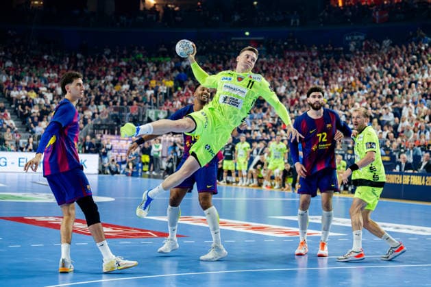 Köln, 12.05.2026, Handball, Herren, EHF Champions League Men 2025 26, Finale, FC Barcelona, Barca - Füchse Berlin Lasse Bredekjaer Andersson (Füchse Berlin, 11) beim Torwurf