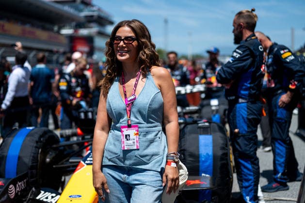 Saba Mubarak (Schauspielerin, Jordanien) in der Startaufstellung, ESP, Formel 1 Weltmeisterschaft, Barcelona-Catalunya Grand Prix, Circuit Barcelona Catalunya, Rennen, Saison 2026, 14.06.2026 ESP, Formel 1 Weltmeisterschaft, Barcelona-Catalunya Grand Prix, Circuit Barcelona Catalunya, Rennen, Saison 2026, 14.06.2026 Barcelona