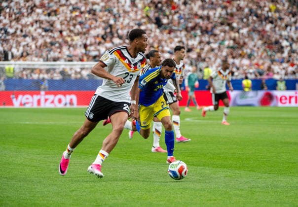 Fußball, Herren, FIFA World Cup, WM, Weltmeisterschaft, Fussball 2026 in Mexiko, Kanada und USA, Spiel in Houston (Gruppe E, 1. Spieltag), Deutschland - Curacao, v. l. Felix Nmecha (Deutschland), Deveron Fonville (Curacao), 14.06. 2026,