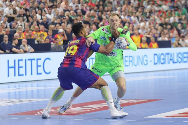 14.06.2026, xtgx, Handball, EHF Champions League Finale, FC Barcelona, Barca - Füchse Berlin v.l. Timothey N guessan (N guessan, Barcelona, 19) Mathias Gidsel (Berlin, 19) Zweikampf, Duell, Kampf, tackle Koeln