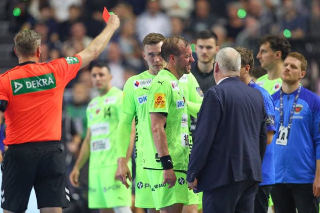 14.06.2026, xtgx, Handball, EHF Champions League Finale, FC Barcelona, Barca - Füchse Berlin v.l. Max Darj (Berlin, 5) Rote Karte, Platzverweis, sent off Koeln