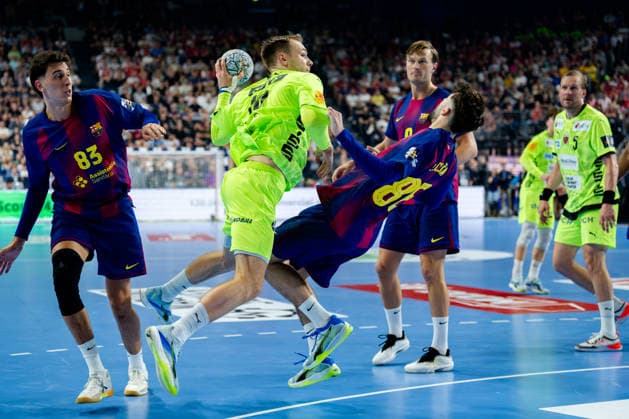 Köln, 12.05.2026, Handball, Herren, EHF Champions League Men 2025 26, Finale, FC Barcelona, Barca - Füchse Berlin Mathias Gidsel (Füchse Berlin, 19) im Zweikampf mit Petar Cikusa i Jelicic (FC Barcelona, 88)