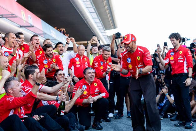 Lewis Hamilton Sieger Formel 1 Grand Prix Barcelona-Catalunya 2026 bei der Ferrari Siegerfeier (Scuderia Ferrari HP, Großbritannien, 44), ESP, Formel 1 Weltmeisterschaft, Grand Prix von Barcelona-Catalunya, Circuit de Barcelona-Catalunya, Rennen Podium, Saison 2026, 14.06.2026 ESP, Formel 1 Weltmeisterschaft, Grand Prix von Barcelona-Catalunya, Circuit de Barcelona-Catalunya, Rennen Podium, Saison 2026, 14.06.2026 Barcelona