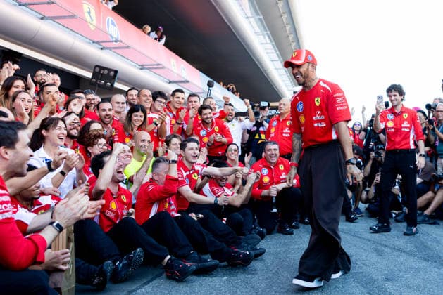 Lewis Hamilton Sieger Formel 1 Grand Prix Barcelona-Catalunya 2026 bei der Ferrari Siegerfeier (Scuderia Ferrari HP, Großbritannien, 44), ESP, Formel 1 Weltmeisterschaft, Grand Prix von Barcelona-Catalunya, Circuit de Barcelona-Catalunya, Rennen Podium, Saison 2026, 14.06.2026 ESP, Formel 1 Weltmeisterschaft, Grand Prix von Barcelona-Catalunya, Circuit de Barcelona-Catalunya, Rennen Podium, Saison 2026, 14.06.2026 Barcelona