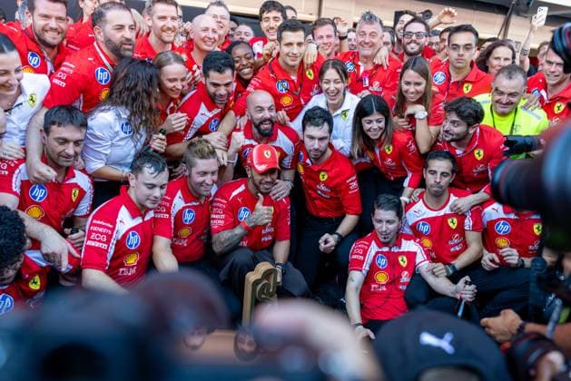 Lewis Hamilton Sieger Formel 1 Grand Prix Barcelona-Catalunya 2026 bei der Ferrari Siegerfeier (Scuderia Ferrari HP, Großbritannien, 44), ESP, Formel 1 Weltmeisterschaft, Grand Prix von Barcelona-Catalunya, Circuit de Barcelona-Catalunya, Rennen Podium, Saison 2026, 14.06.2026 ESP, Formel 1 Weltmeisterschaft, Grand Prix von Barcelona-Catalunya, Circuit de Barcelona-Catalunya, Rennen Podium, Saison 2026, 14.06.2026 Barcelona