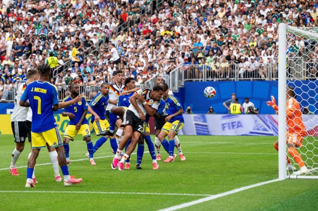 Fußball, Herren, FIFA World Cup, WM, Weltmeisterschaft, Fussball 2026 in Mexiko, Kanada und USA, Spiel in Houston (Gruppe E, 1. Spieltag), Deutschland - Curacao, v. l. Nico Schlotterbeck (Deutschland) erzielt das Tor zum 2:1, 14.06. 2026,
