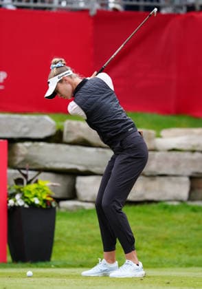 MIDLAND, MI - JUNE 14: LPGA, Golf Damen golfer Nelly Korda plays her tee shot on the 18th hole on June 14, 2026, during the final round of the LPGA Dow Championship at Midland Country Club in Midland, Michigan. (Photo by Brian Spurlock Icon Sportswire) GOLF: JUN 14 LPGA Dow Championship EDITORIAL USE ONLY Icon2606142