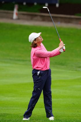 MIDLAND, MI - JUNE 14: LPGA, Golf Damen golfer Juli Inkster chips on the 6th hole on June 14, 2026, during the final round of the LPGA Dow Championship at Midland Country Club in Midland, Michigan. (Photo by Brian Spurlock Icon Sportswire) GOLF: JUN 14 LPGA Dow Championship EDITORIAL USE ONLY Icon26061416