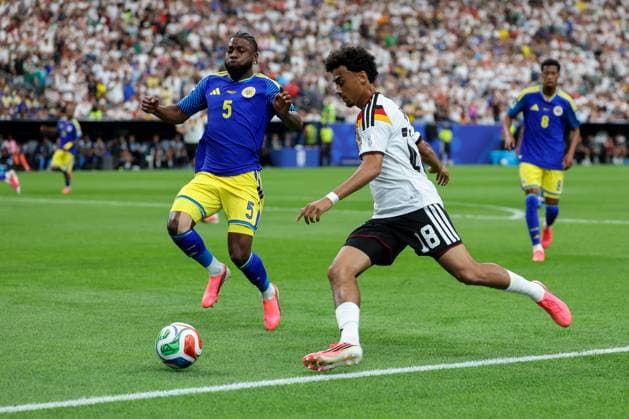 im Zweikampf, Aktion, mit Sherel Floranus 5 (Curacao), Nathaniel Brown 18 (Deutschland), Deutschland vs. Curacao, Fussball, Weltmeisterschaft 2026, Gruppenphase, 14.06.2026 Houston Texas USA