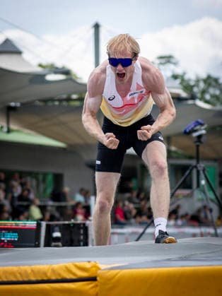 MANNHEIM, GERMANY - JUNE 14, 2026 : Owen Verset (BEL Belgium) reacts in the men’s U20 pole vault during the Juniorengala 2026 at Michael-Hoffmann-Stadion on June 14, 2026 in Mannheim, Germany. Baden-Wuerttemberg Germany Copyright: xAxelxKohringx