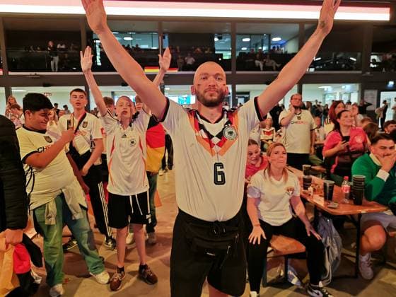 14.06.2026 xkhx Kassel Probonio-Arena Public Viewing zur Weltmeisterschaft 2026 - Deutschland gegen Curacao Jubel über das 2:0 durch Nico Schlotterbeck (GER)
