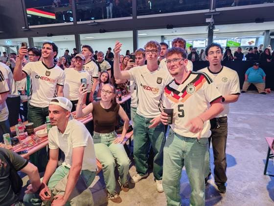 14.06.2026 xkhx Kassel Probonio-Arena Public Viewing zur Weltmeisterschaft 2026 - Deutschland gegen Curacao Jubel über das 2:0 durch Nico Schlotterbeck (GER)