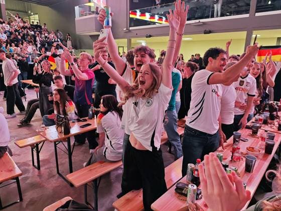 14.06.2026 xkhx Kassel Probonio-Arena Public Viewing zur Weltmeisterschaft 2026 - Deutschland gegen Curacao Jubel über das 2:0 durch Nico Schlotterbeck (GER)